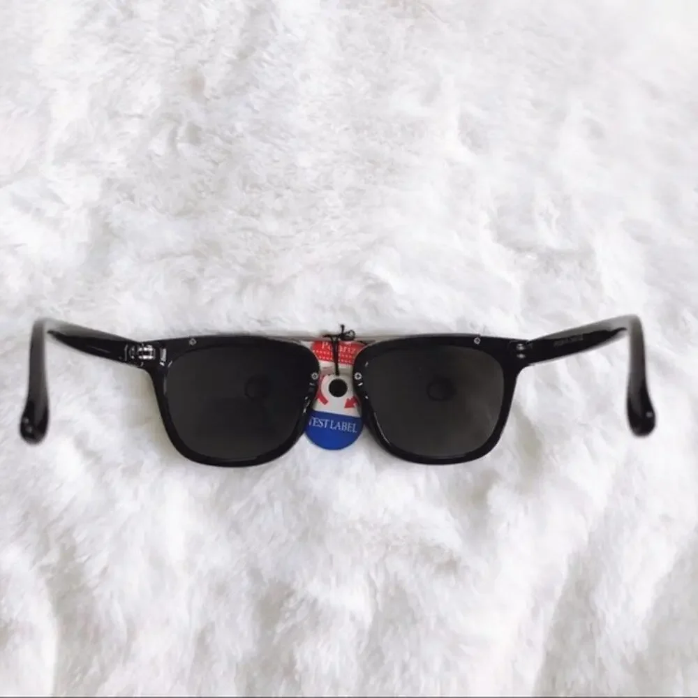 Ashe Glossy Black Polarized Sunglasses - Picture 9 of 10